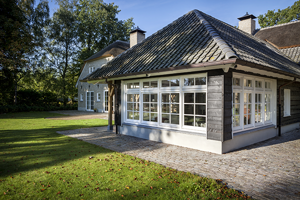 De Jong houten kozijnen