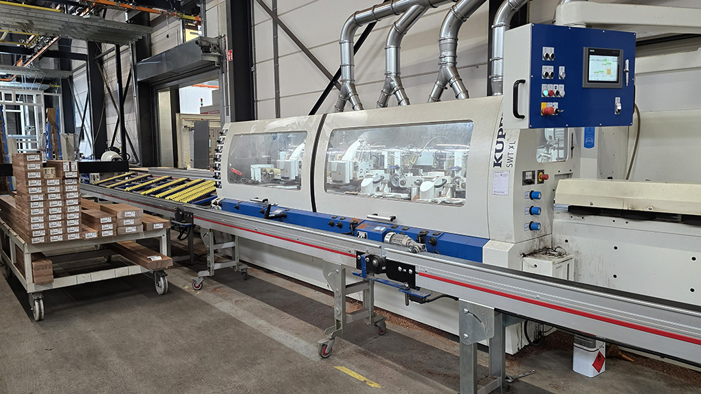 operator 4-zijdige schaafmachine en afkortzaag